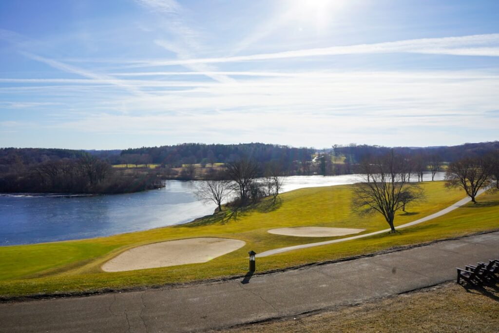 Hotels and Home stays near Sikanderpur Metro Station, Gurgaon. Book your Stay now