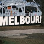 A sign that says melbourie on it