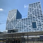 a large building with many windows